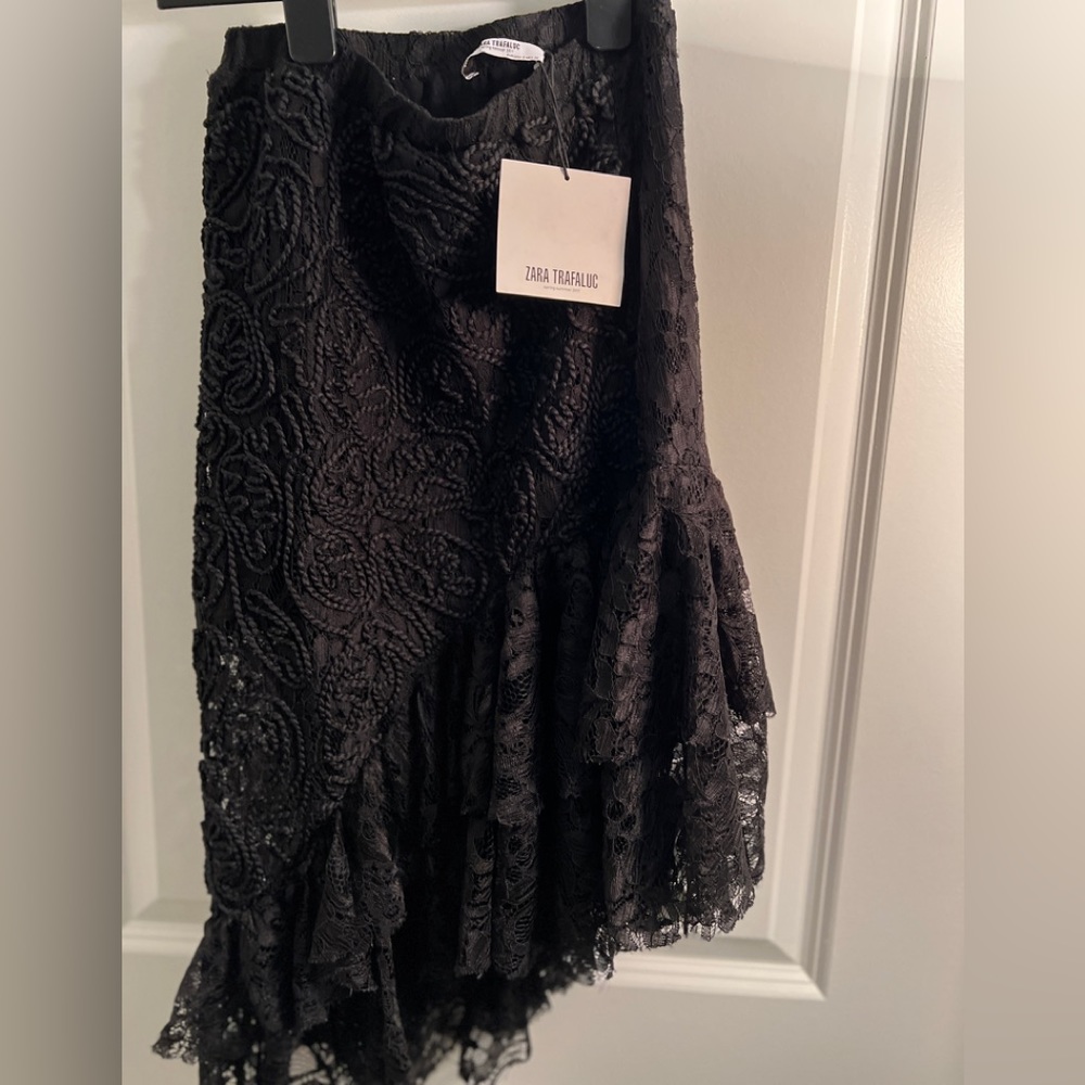 Zara TRF Lace skirt